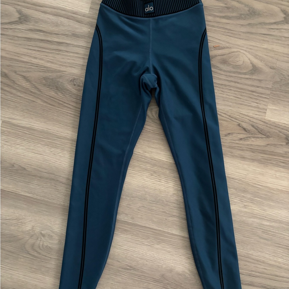 COPY - Alo Yoga Line Up Leggings